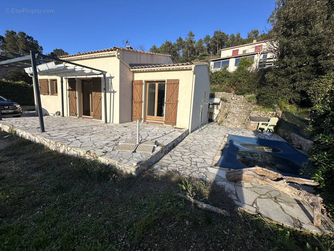 Maison à SOLLIES-TOUCAS