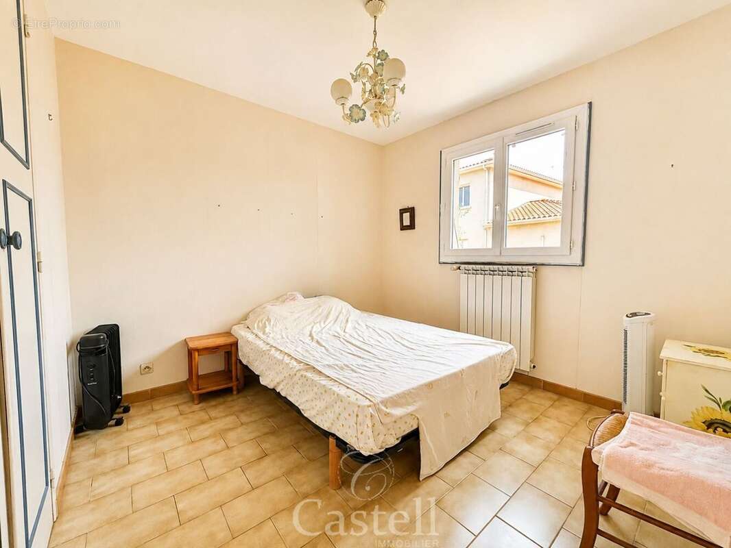 *** villa t4 de plain pied + villa t2 sur parcelle de plus de 1000 m² *** - photo 8