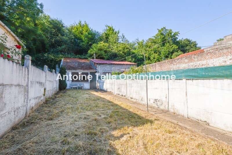 Le Cateau 59360 - Maison de ville avec garage & jardin clos - De l'espace à moderniser ! - photo 11