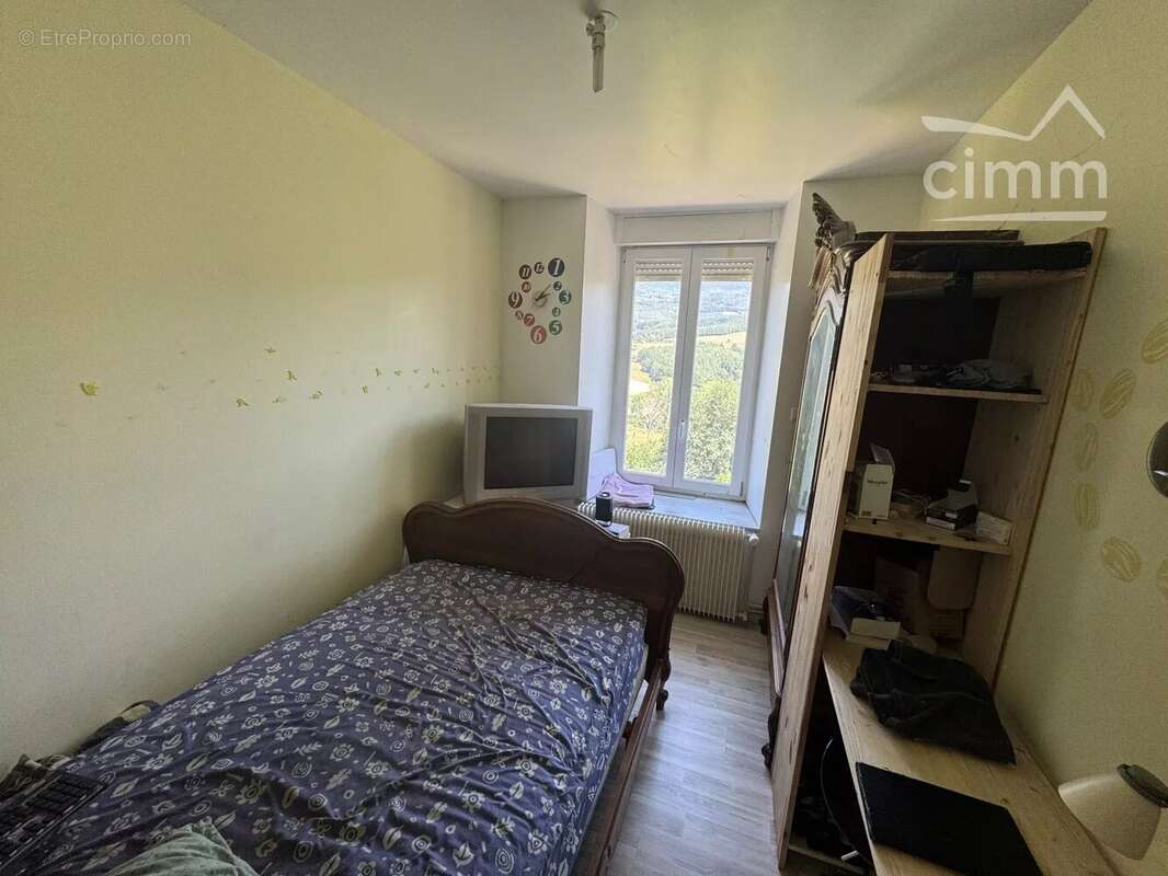 Maison d'habitation avec dépendances et jardin - photo 6