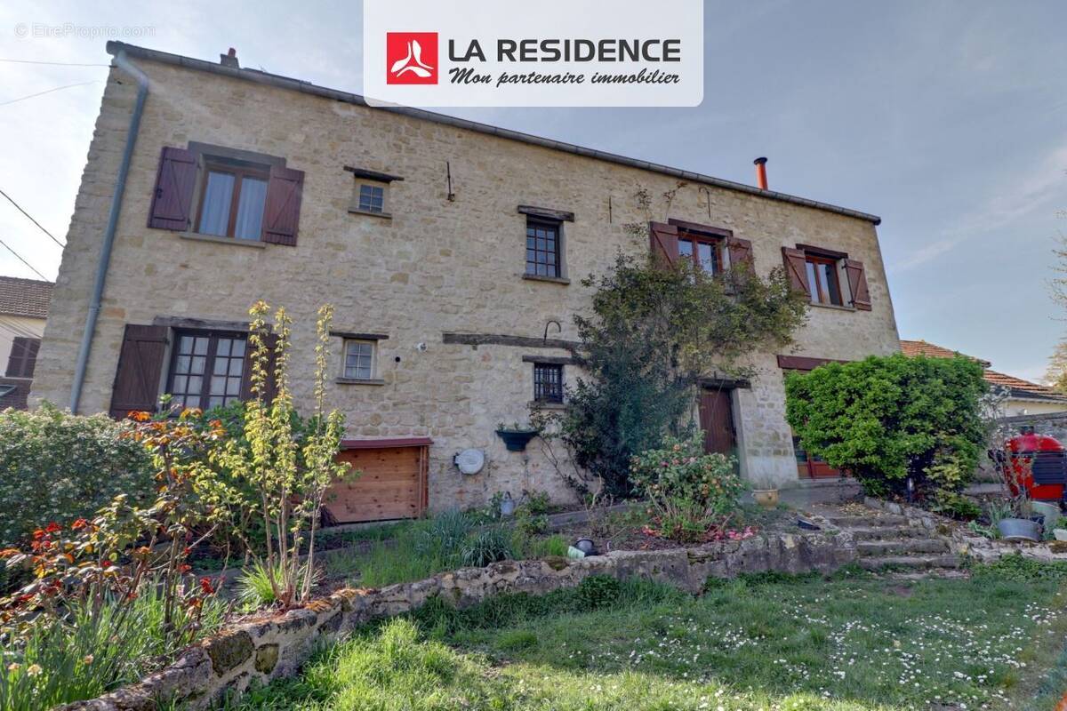 Maison à MAURECOURT