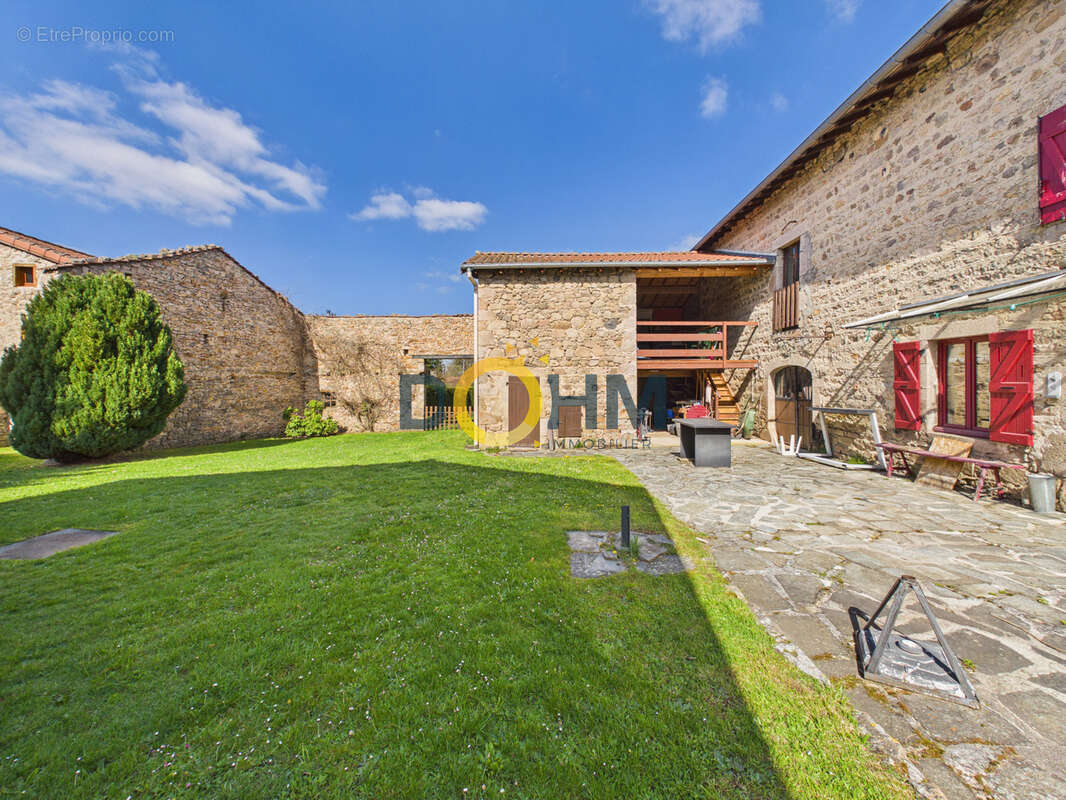 Maison à SAINT-PIERRE-DU-CHAMP