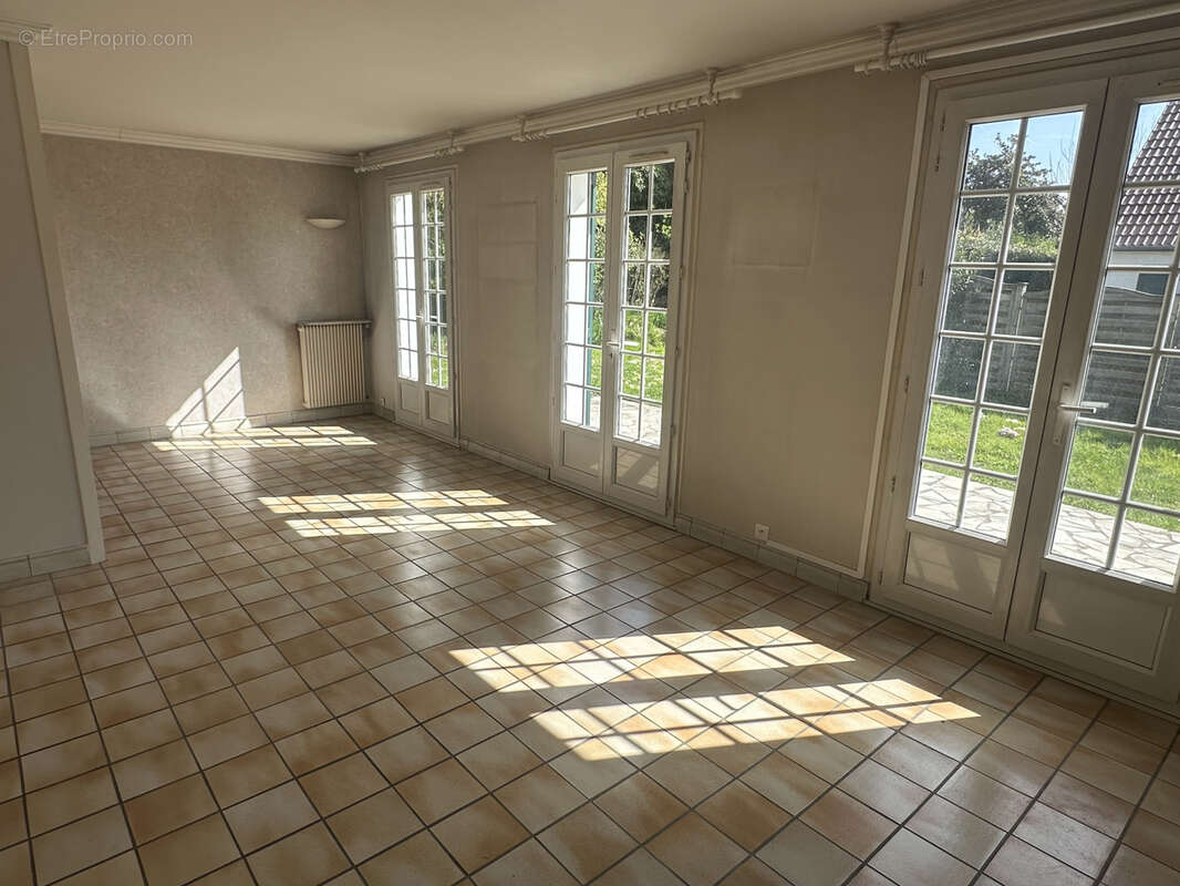 Maison à VAUX-LE-PENIL