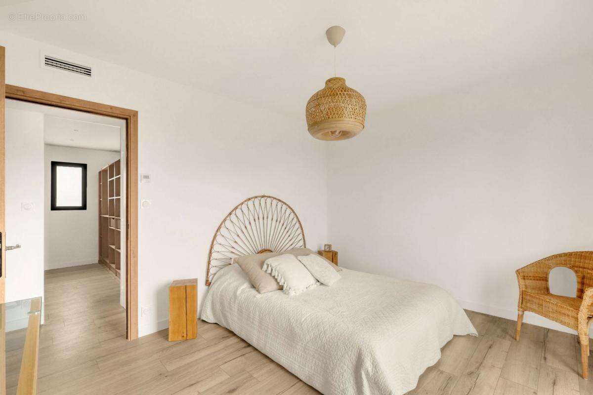 Maison à LACROIX-FALGARDE