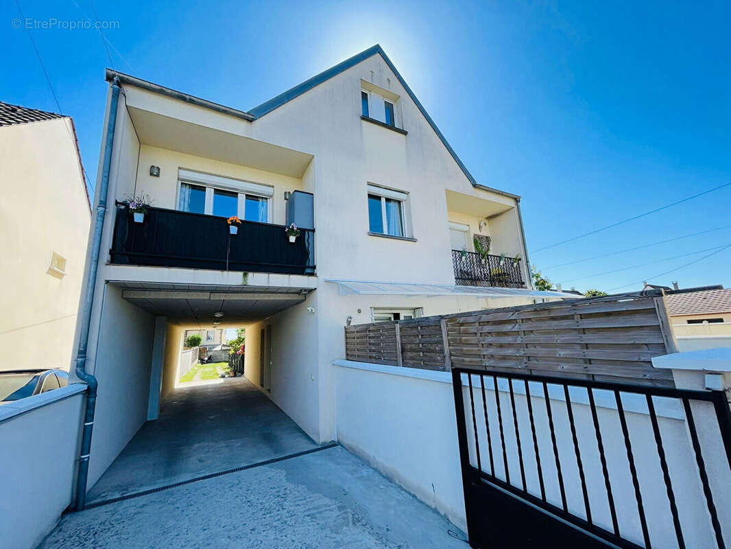 Appartement à SARTROUVILLE