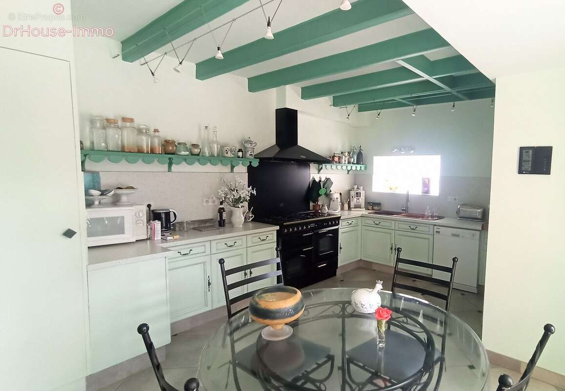 Maison 231 m² à Saint-Michel-En-L'herm  - photo 3