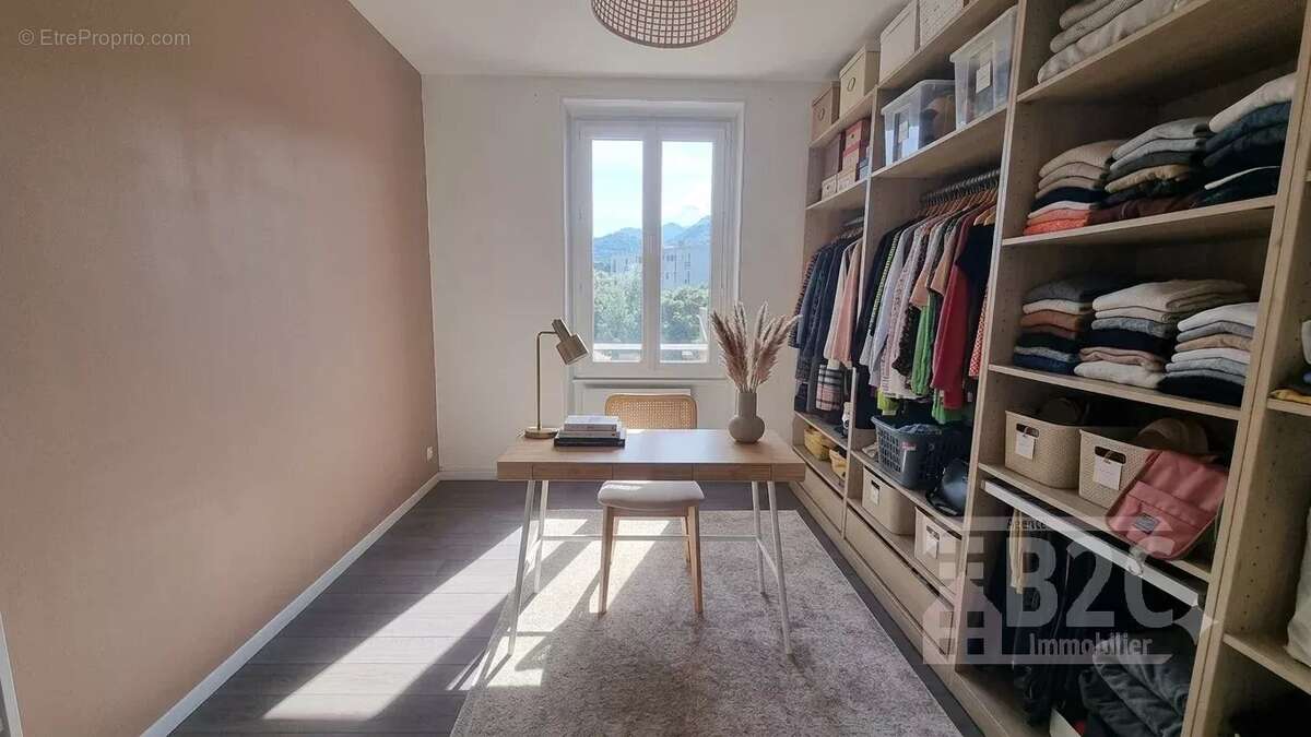 Appartement à SAINT-MARTIN-D'HERES