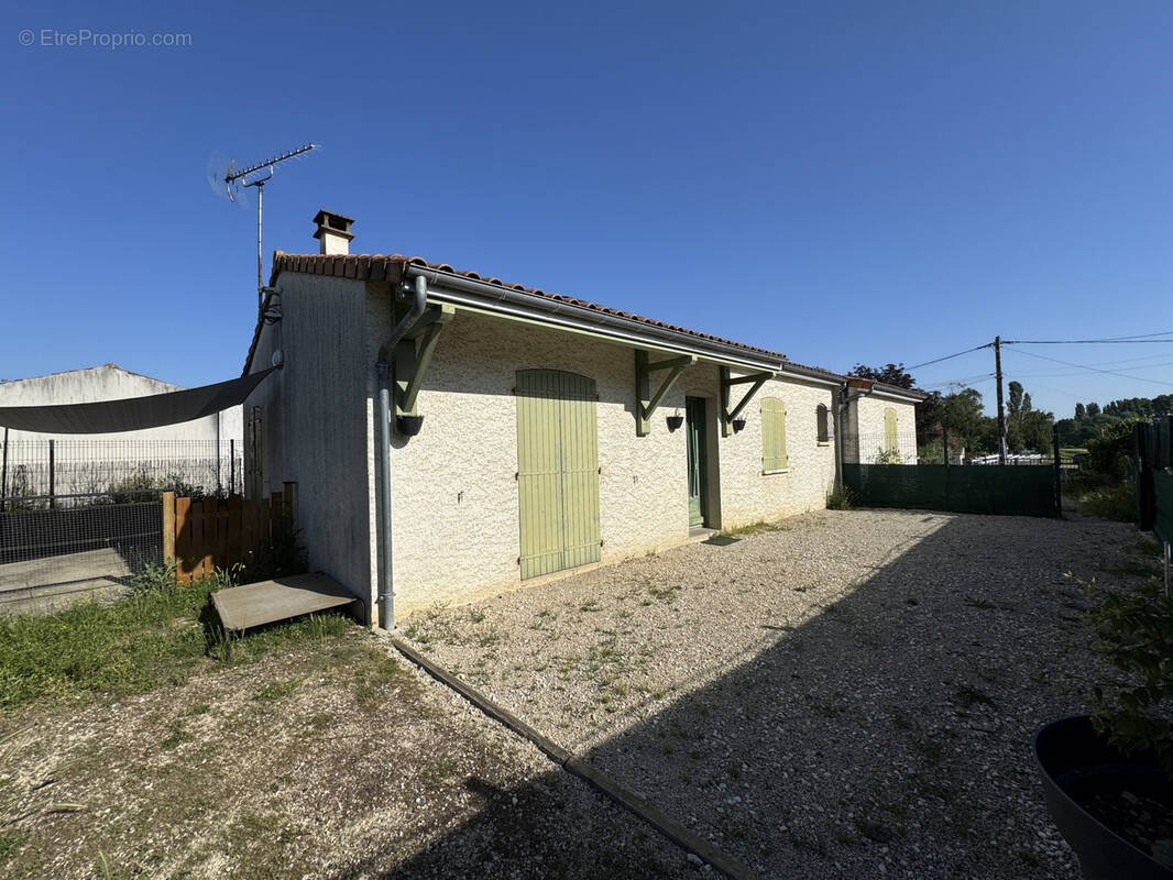 Maison à MAGNE
