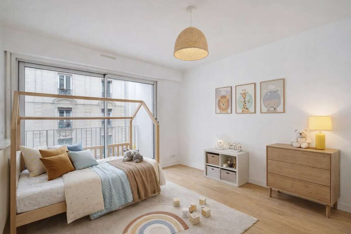 Appartement à PARIS-17E