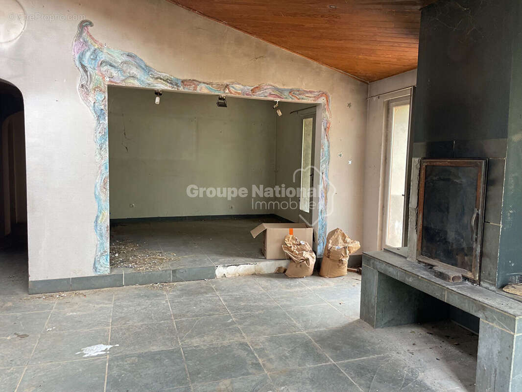 Maison de caractère de150 m² sur 3 743 m² de terrain ? Piscine, garages et fort potentiel - photo 5