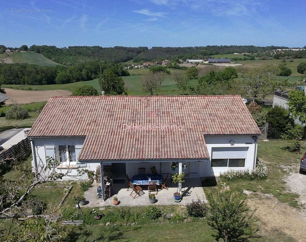 Maison à LA CHAPELLE-GONAGUET