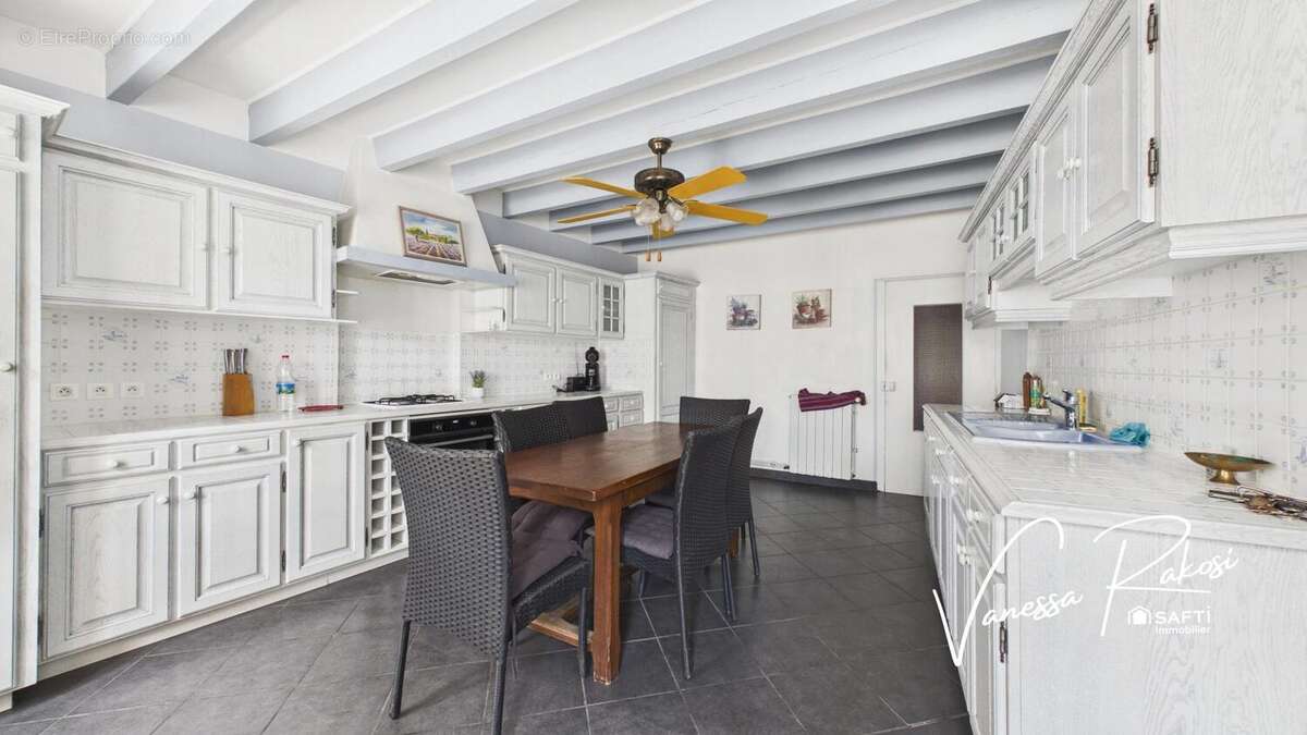 Maison 137 m² à La Chapelle-Des-Pots  - photo 3