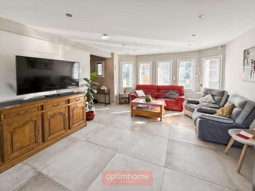 Margny-lès-compiègne – propriété contemporaine de 260 m² avec dépendance de plus de 170 m² - photo 4