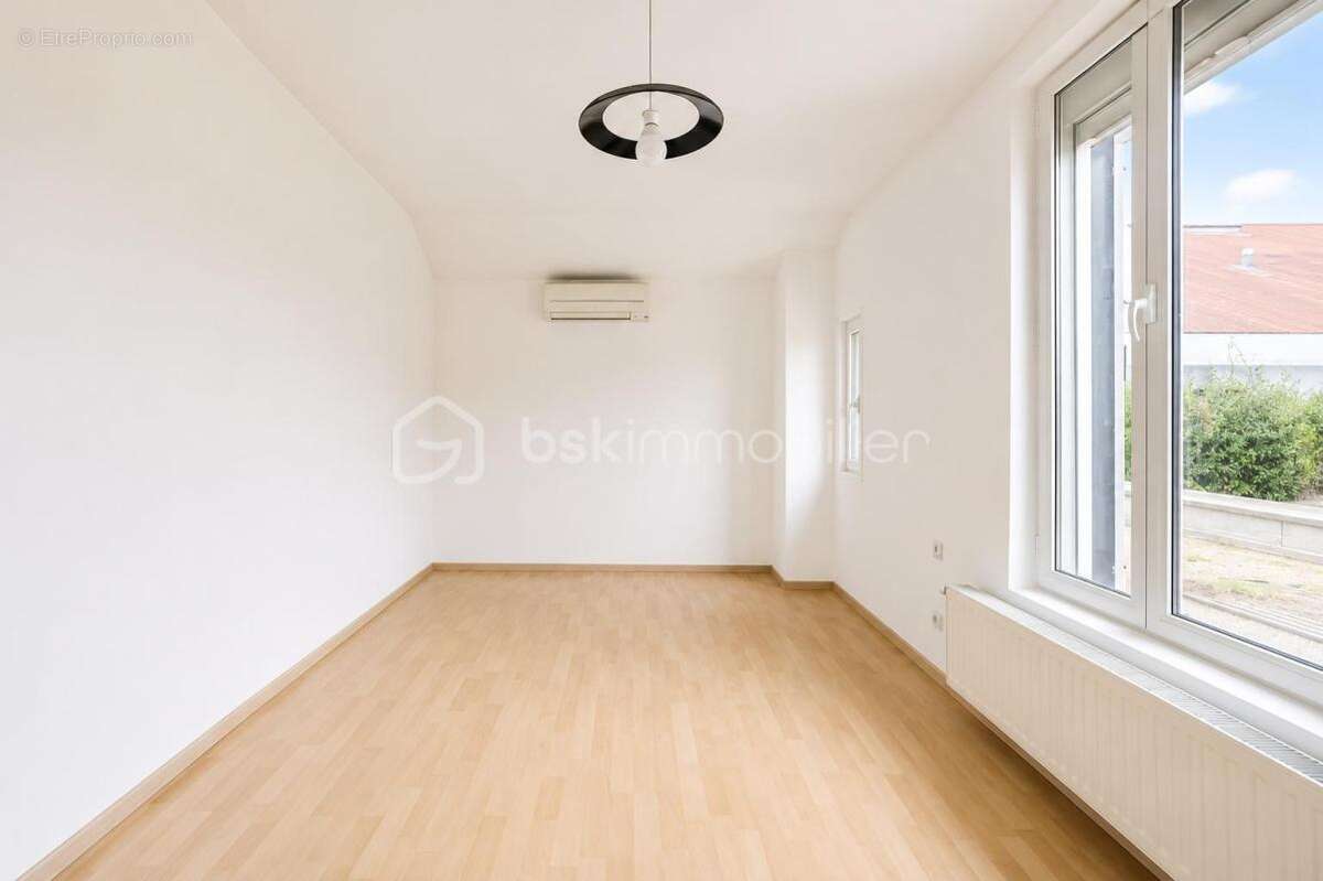 Colombes – maison d’architecte de 193 m² avec dépendance, sous-sol total et jardin paysager – un bien rare aux portes de paris - photo 10
