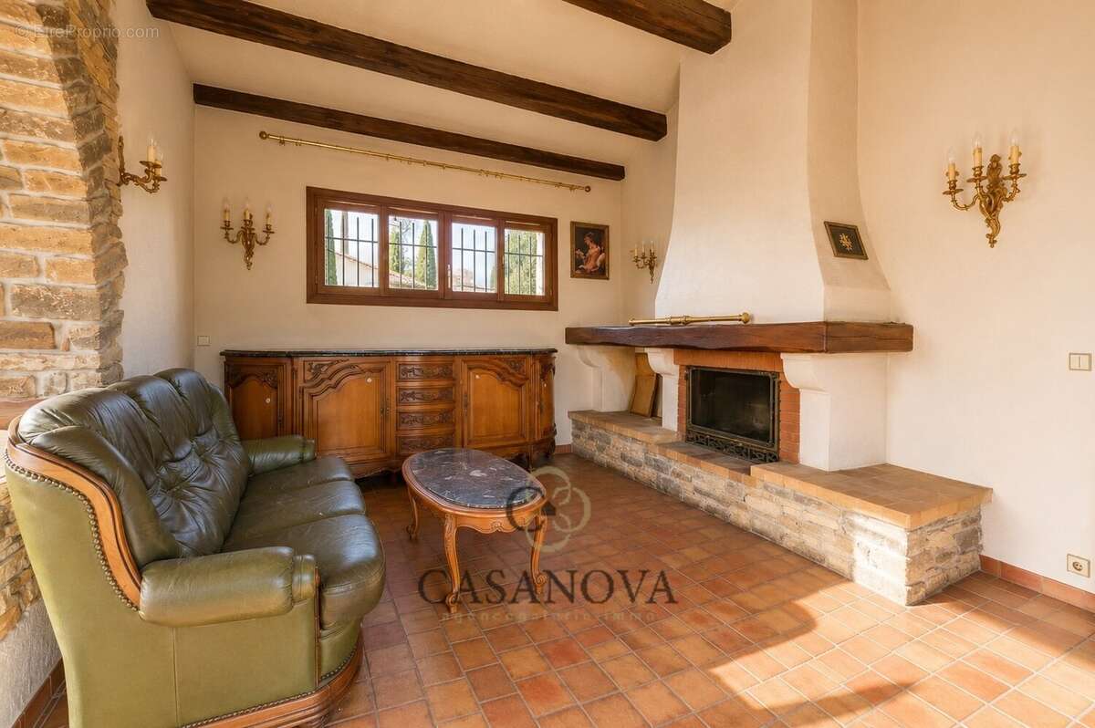 Maison à MAUGUIO