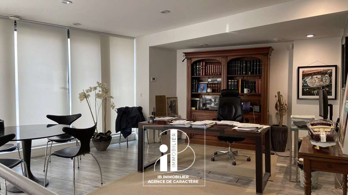 Commerce à FONTAINEBLEAU