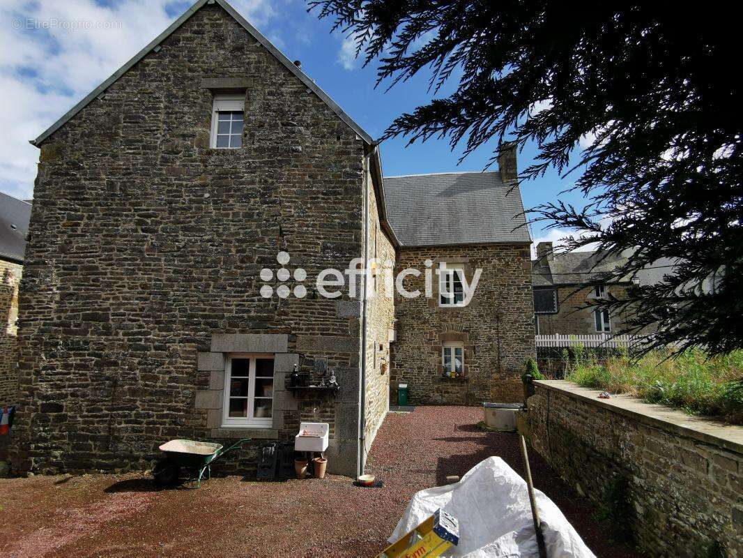 Maison à TESSY-SUR-VIRE