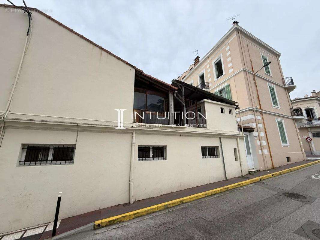 Cannes - Saint Nicolas : Ensemble de trois immeubles entiers - photo 12