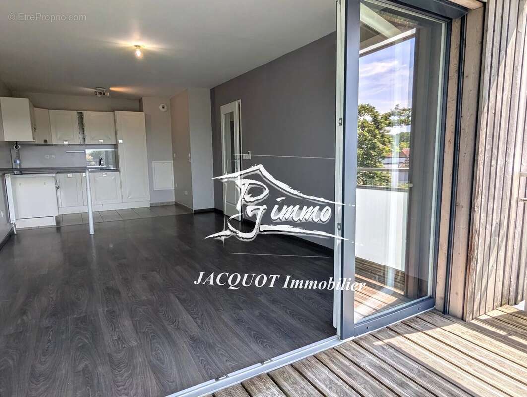 Appartement à NEUVILLE-EN-FERRAIN