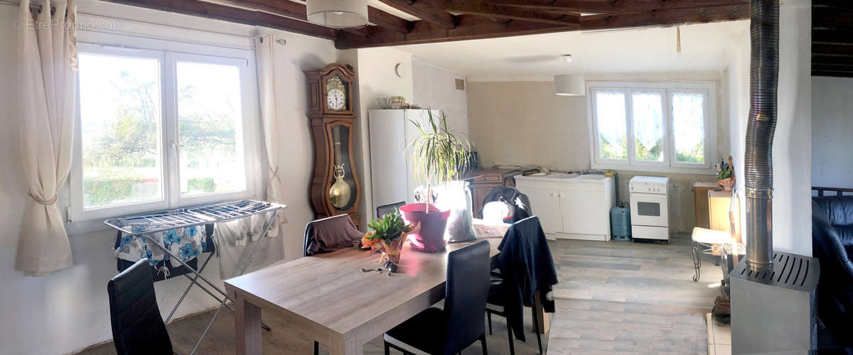 Maison à CHARETTE-VARENNES