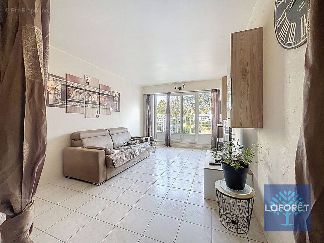 Appartement à CHILLY-MAZARIN