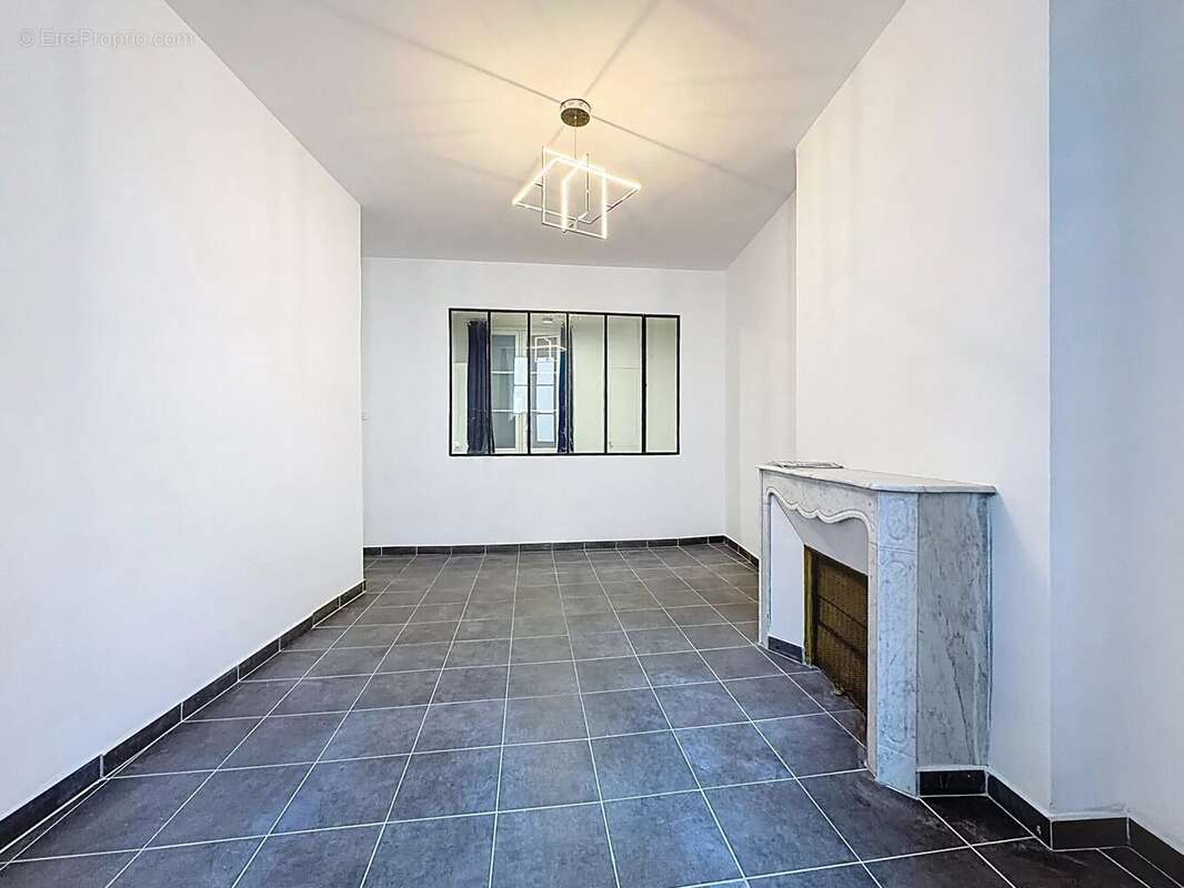 Appartement à MARSEILLE-1E