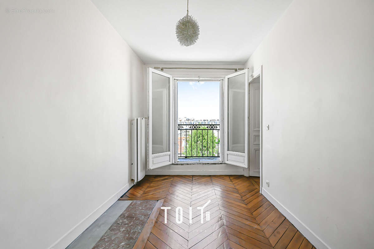 Appartement à PARIS-14E