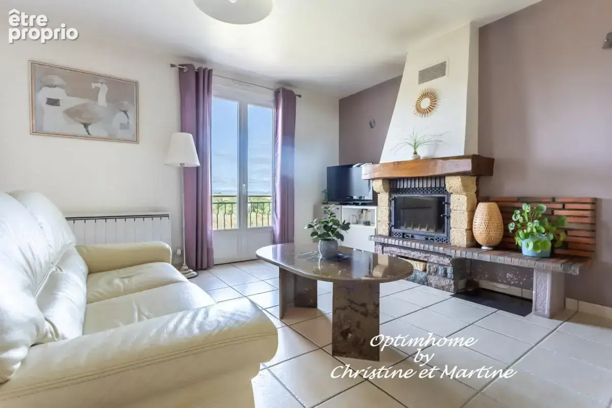 Maison à vendre 5 pièces - 4 chambres DALLET (63) – Vue exceptionnelle sur la chaîne des Puys - photo 5