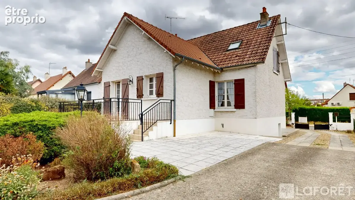 Maison à YZEURE