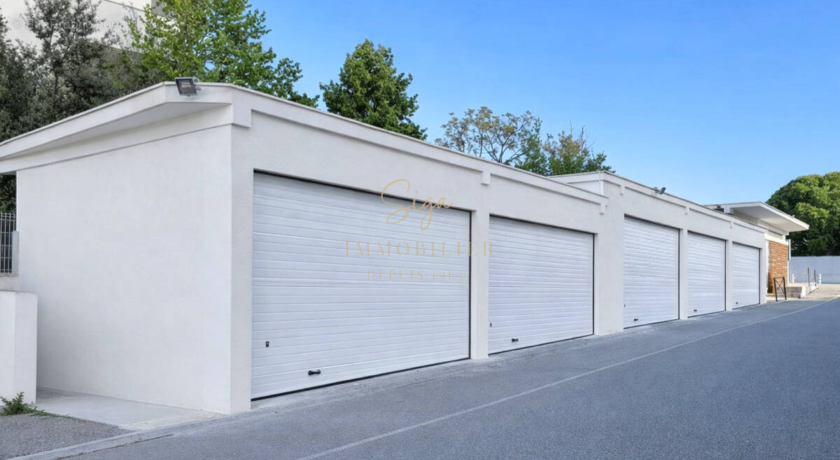 Parking à MARSEILLE-8E