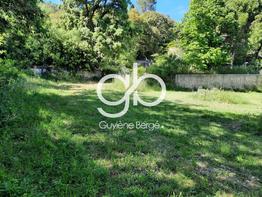 Terrain à LA BOISSIERE