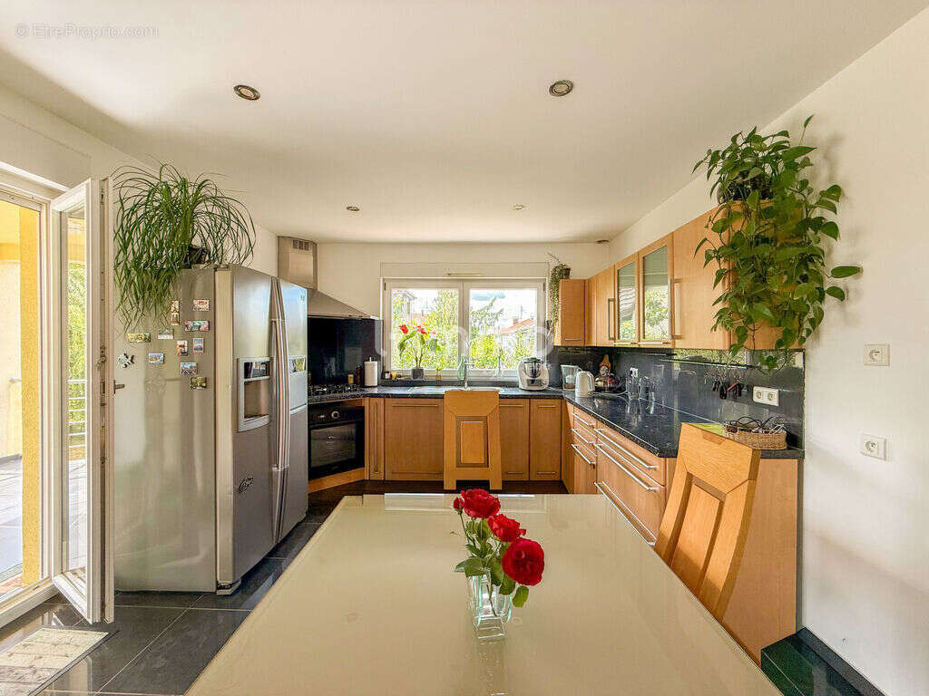 Maison bi-famille de 155m² sur 6,70 ares en quartier résidentiel - photo 4