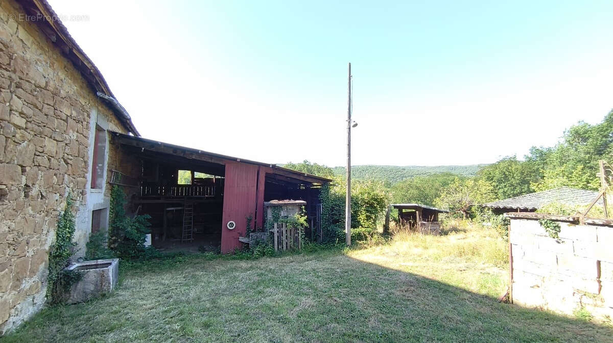 Terrain constructible de 2.800m2 à Capdenac Gare - photo 2