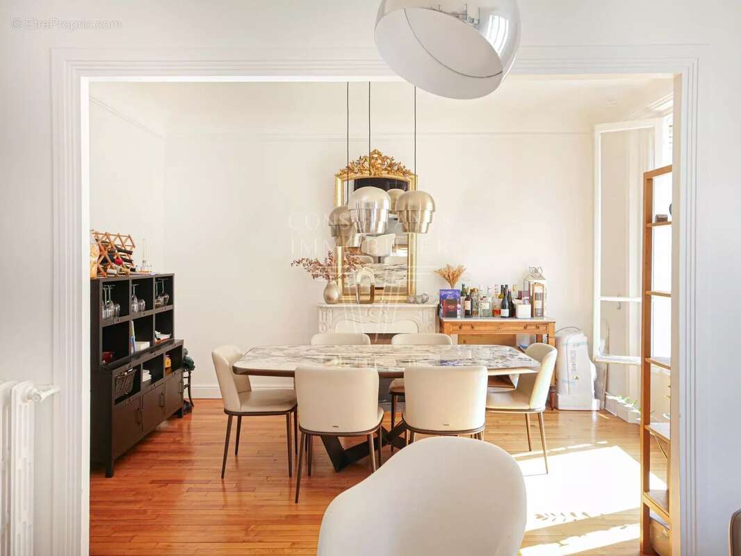 Appartement à PARIS-16E