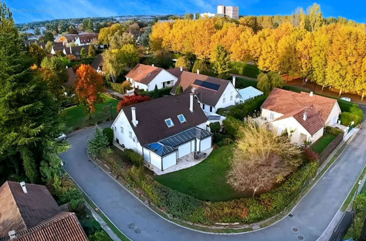 Maison à CHAMPS-SUR-MARNE
