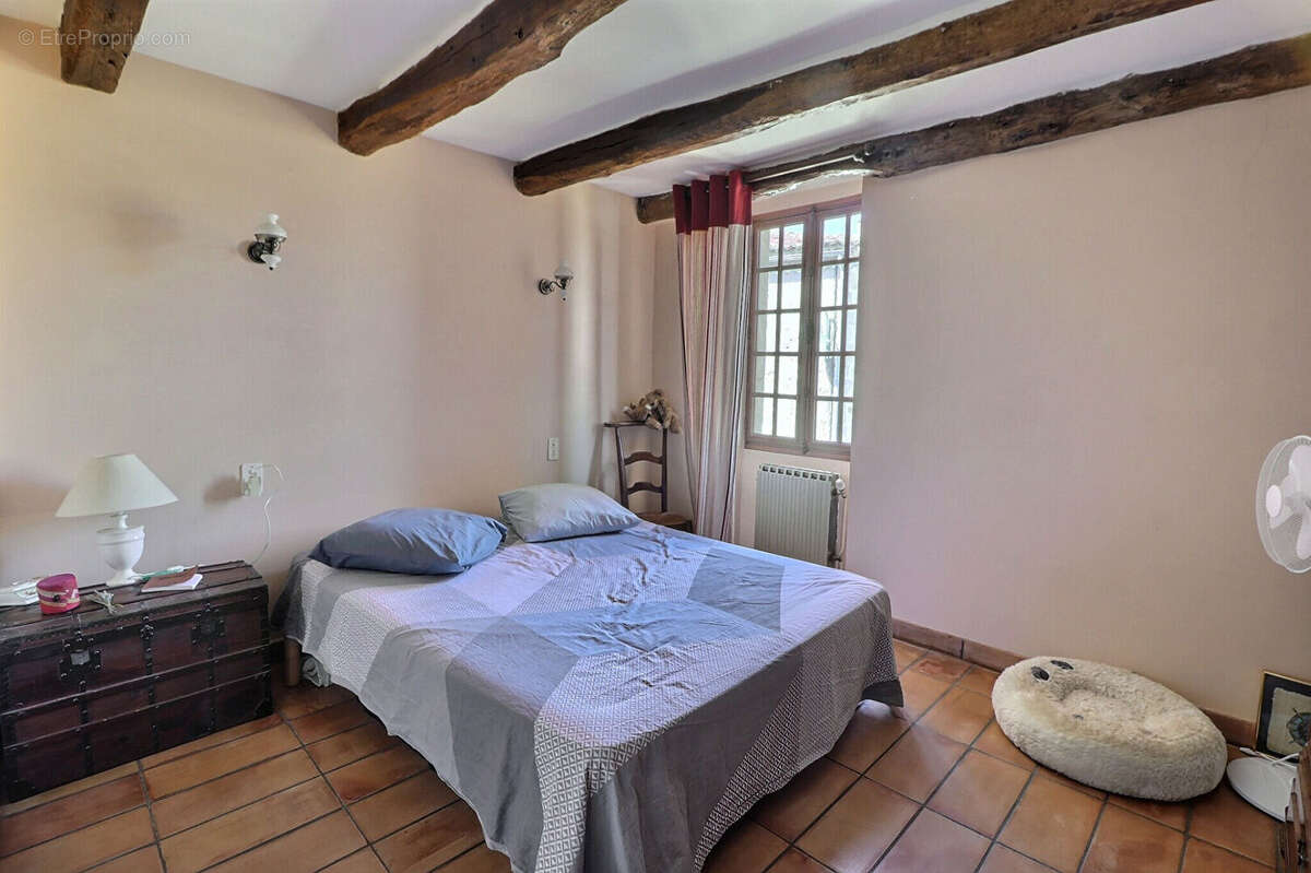 Jolie maison de village en pierre - photo 11