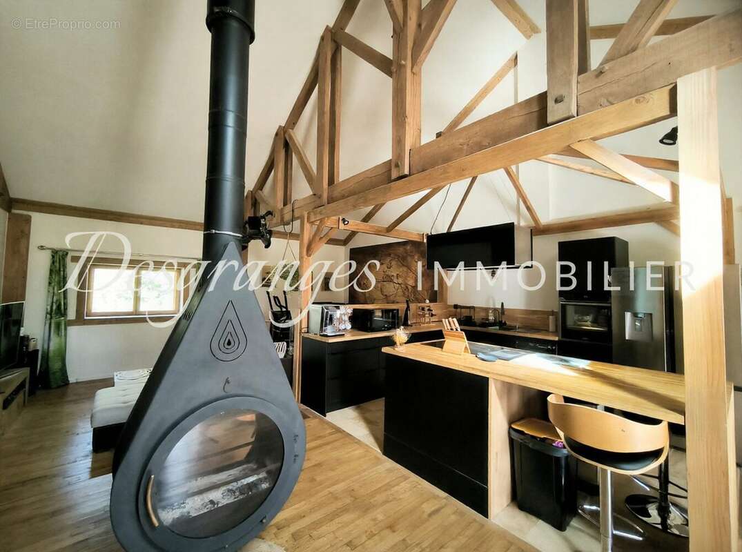 Maison à SAINT-CYR-LES-CHAMPAGNES