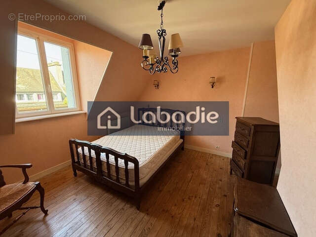 Au coeur de Mortain, appartement en duplex de 90m2 (possibilité de faire 2 logements). - photo 4