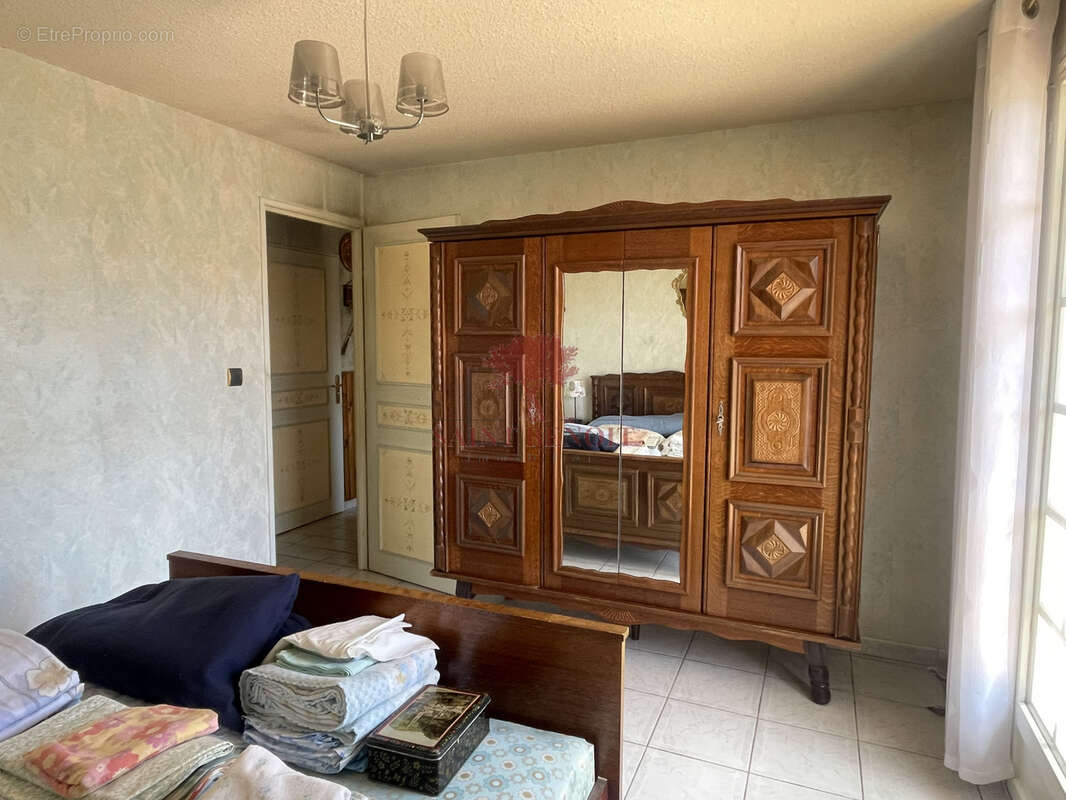 Villa de plain pieds de 121m2 de type t3 avec un bureau et un sous sol de 96m2 - photo 9