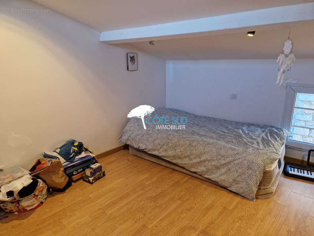 Maison 4 pièces, 3 chambres, entièrement rénovée, en plein coeur de village... - photo 8