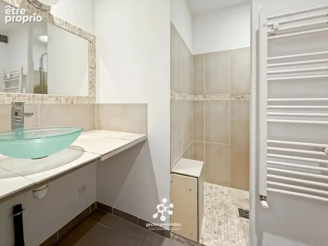 3 pièces en plein centre-ville de Vence - photo 6