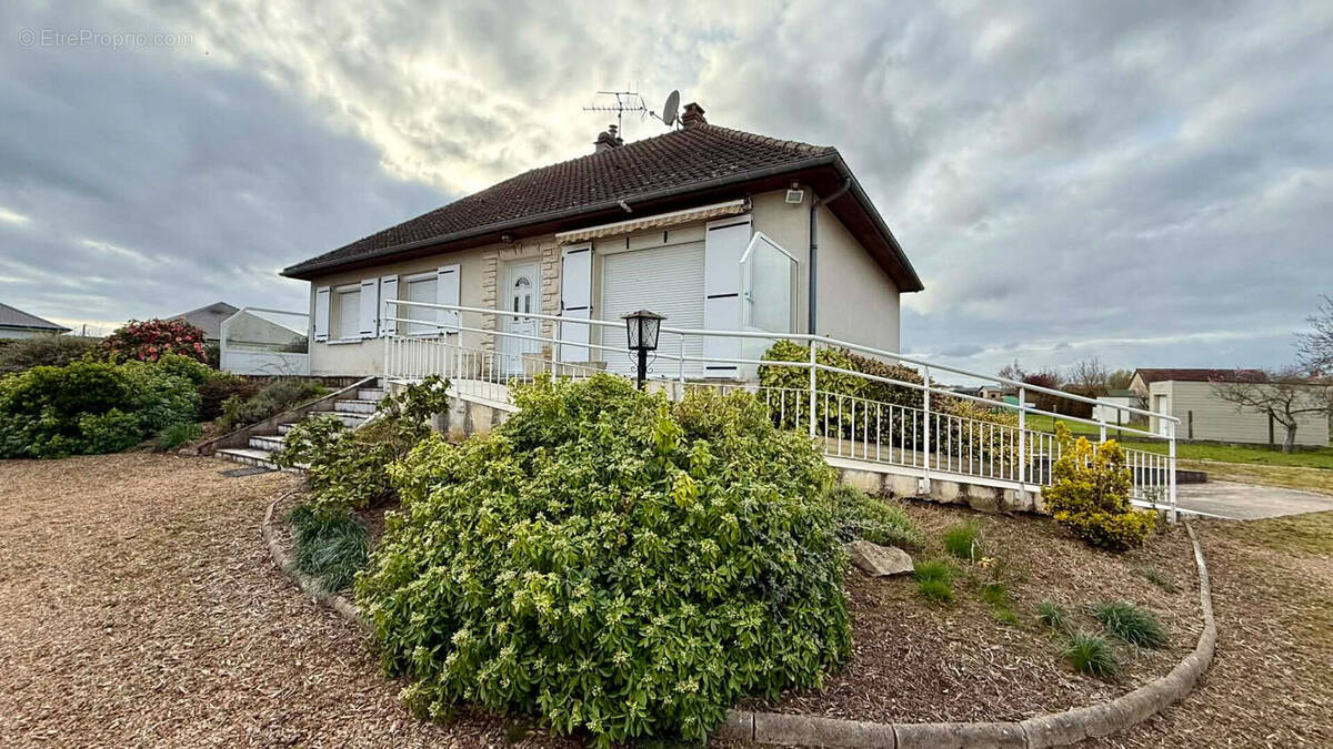 Maison à THORIGNE-SUR-DUE