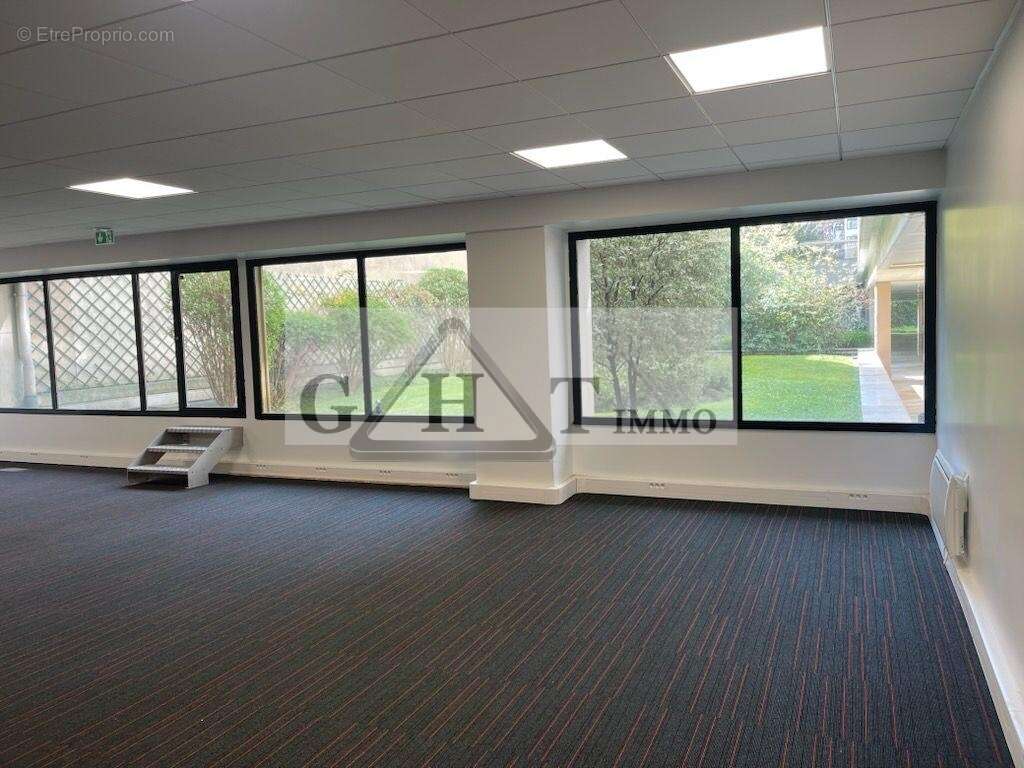 Commerce à PARIS-17E