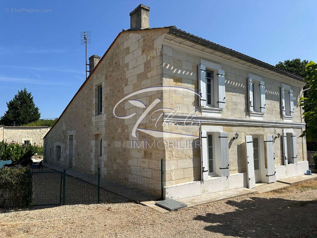 Maison 386 m² à Saint-Andre-De-Cubzac  - photo 2
