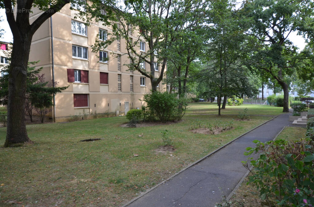 Appartement à SAINTE-GENEVIEVE-DES-BOIS