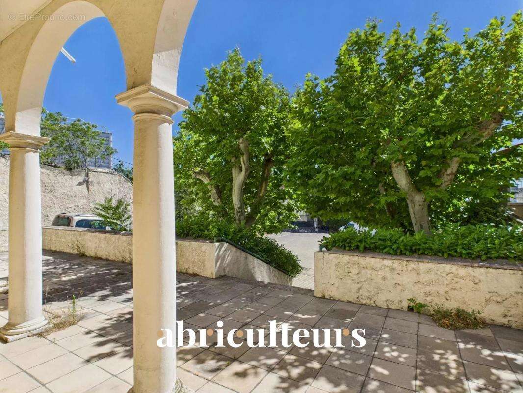 Commerce à MARSEILLE-15E