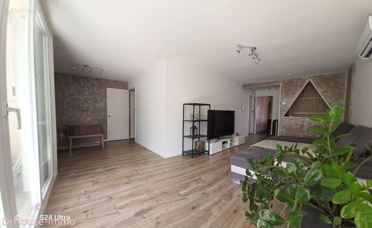 Appartement à FRAISSES