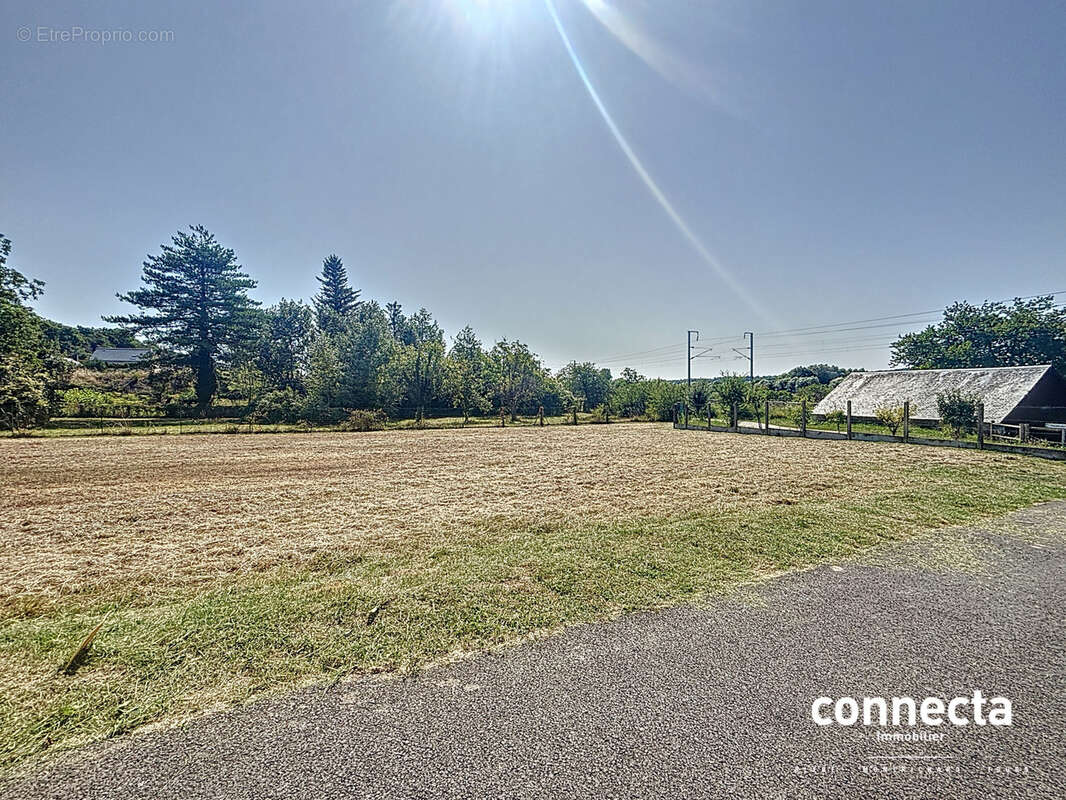 Terrain à SAINT-MARTIN-LE-BEAU