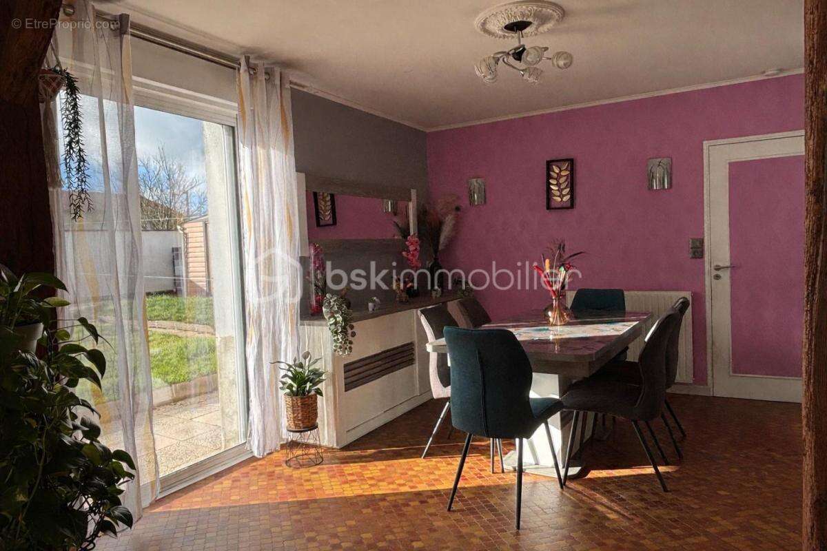 Treize-Septiers – Maison familiale avec beaux volumes et jardin exposé Sud/Ouest - photo 3