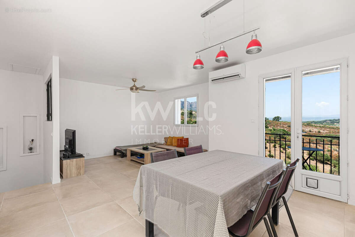 Maison à ROQUEBRUNE-SUR-ARGENS